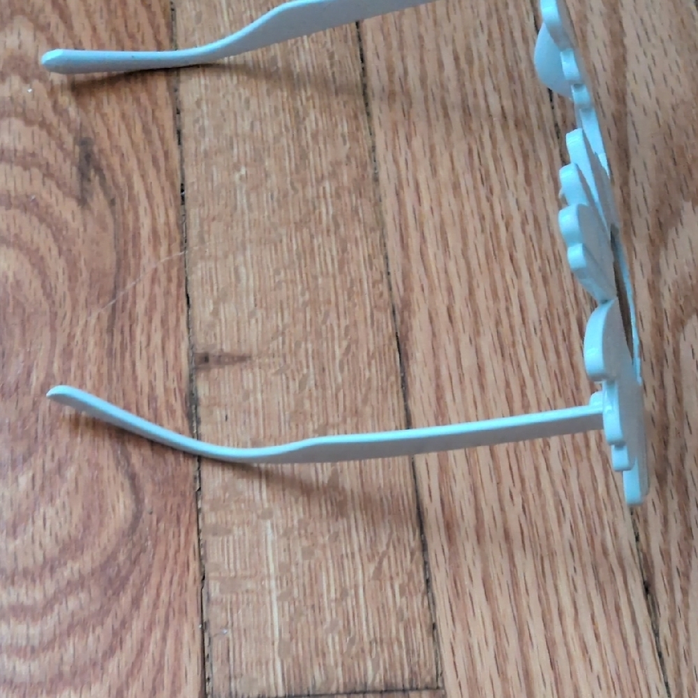 White Daisy‎ Shaped Sunglasses - Picture 6 of 8